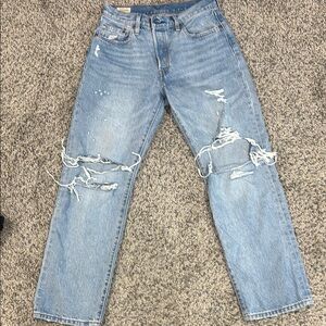 Distressed Levi’s Light Blue Jeans